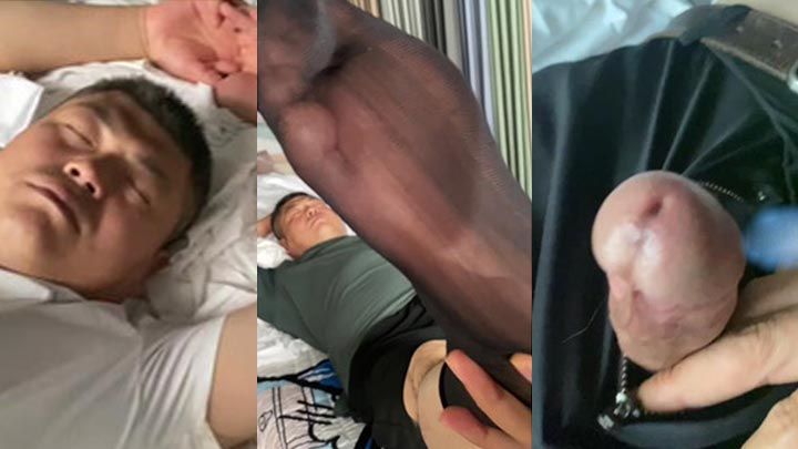 大叔两度店内玩昏睡丝袜中年（新片）